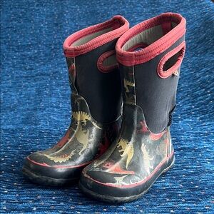Bogs size 10 Kids Dinosaur winter waterproof Boots -Black & Red - used condition